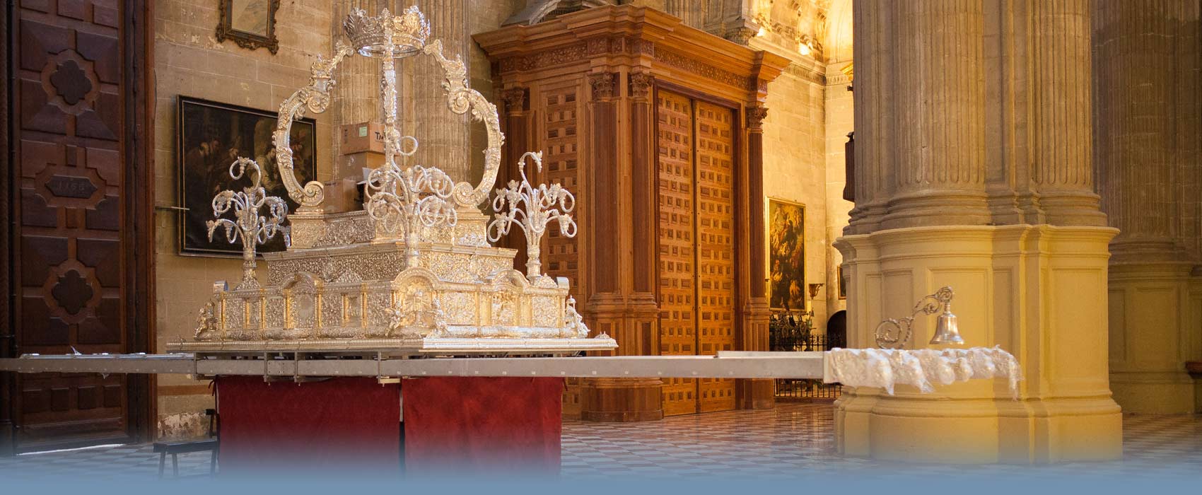 Kirchenaltar für die Prozessionen in der Osterwoche von Malaga