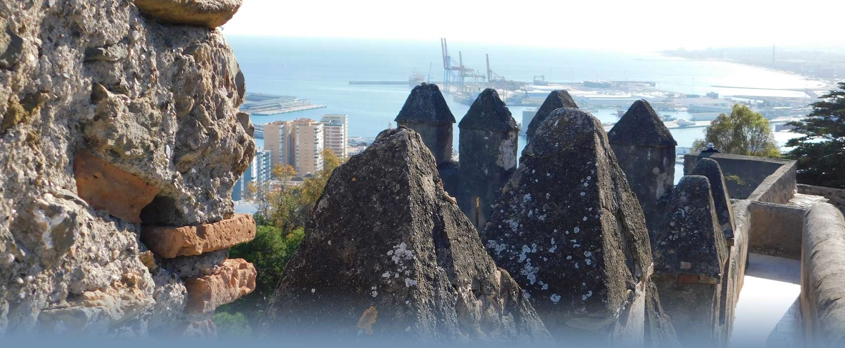 Die Aussichtsplattform der Burg Gibralfaro von Malaga