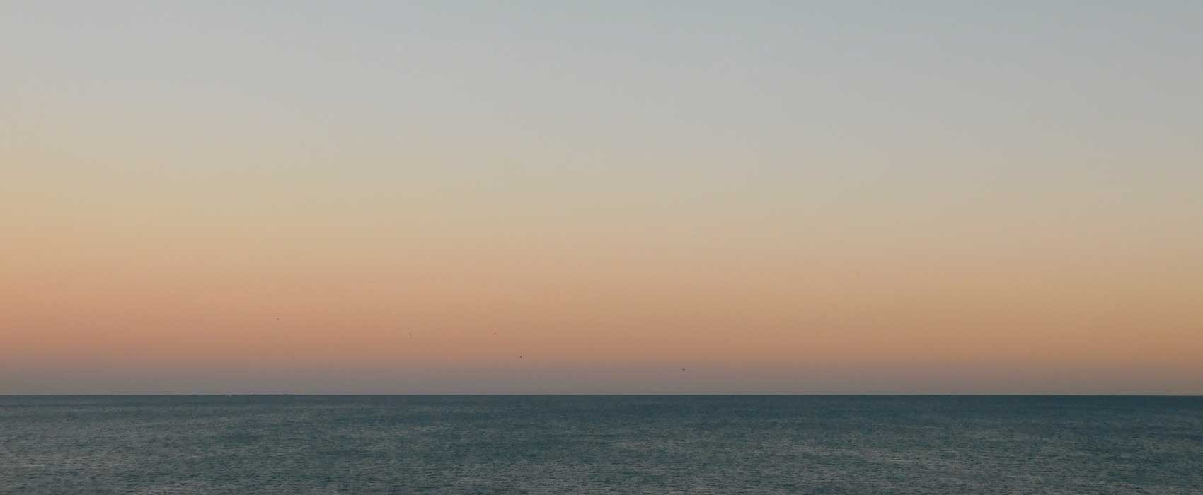 Abenddämmerung über dem Mittelmeer in Malaga