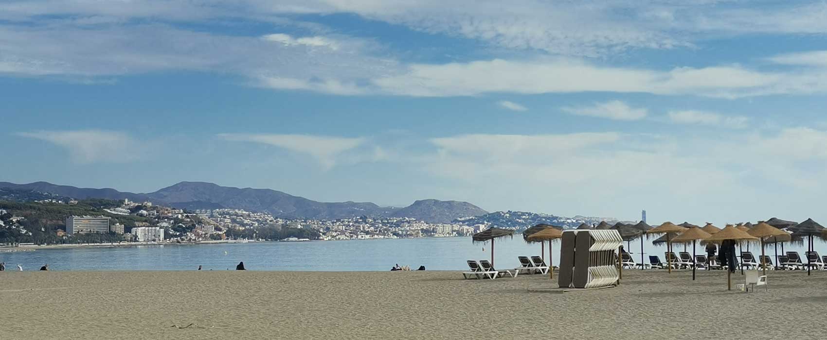 Einer der vielen Strände der Stadt Malaga