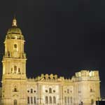 Die Kathedrale von Malaga am Abend.