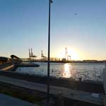 Sonnenuntergang im Hafen von Malaga.