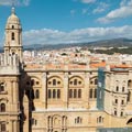 Die Kathedrale von Malaga besitzt nur einen Glockenturm.