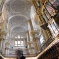 Die beiden Orgeln befinden sich über dem Chorgestühl der Kathedrale von Malaga.